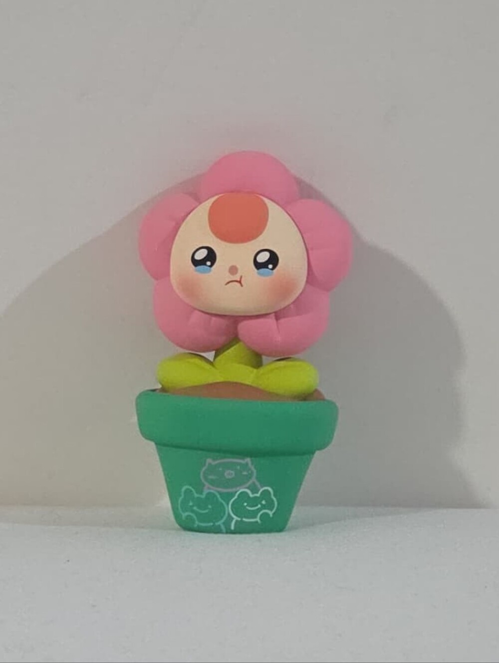 Baby Three teary-eyed flower mini figure